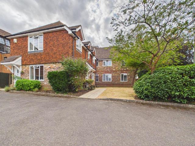 Flat for sale in Red Hill, Surrey