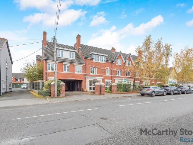 Flat for sale in Maney, Sutton Coldfield