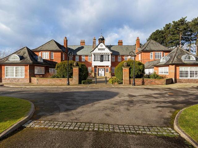 Flat for sale in Great Warford