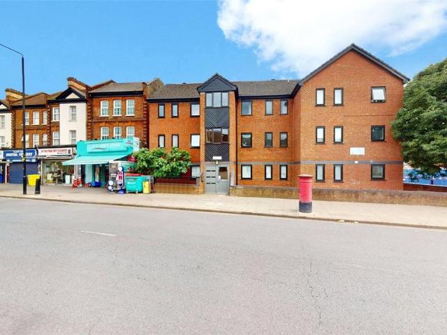 Flat for sale in Upton Park, Greater London
