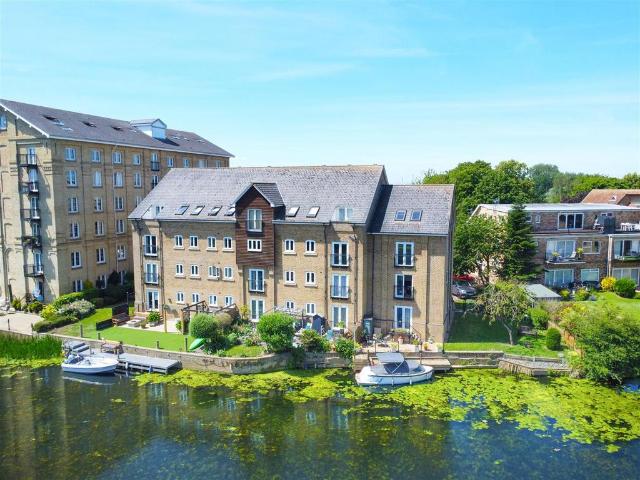 Flat for sale in St. Ives, Huntingdon
