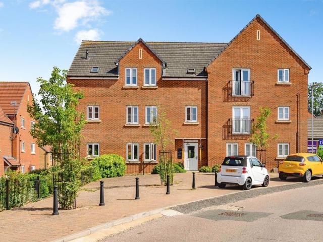 Flat for sale in Pouchen End, Hertfordshire