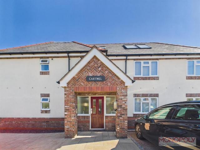 Flat for sale in Gresford, Wales