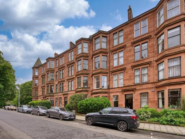 Flat for sale in Hillhead, Scotland