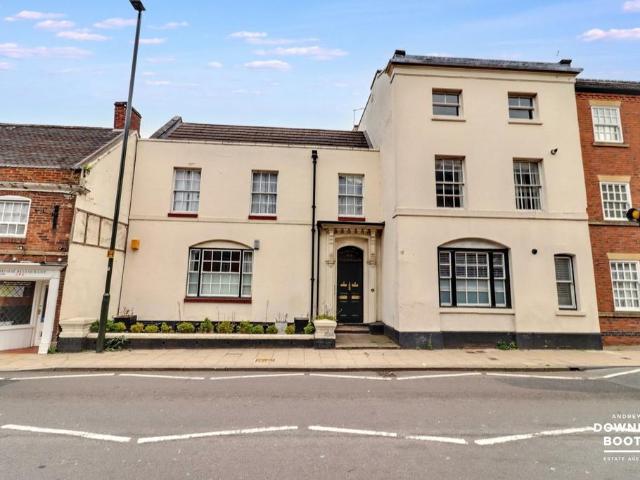 Flat for sale in Lichfield, Boley Park