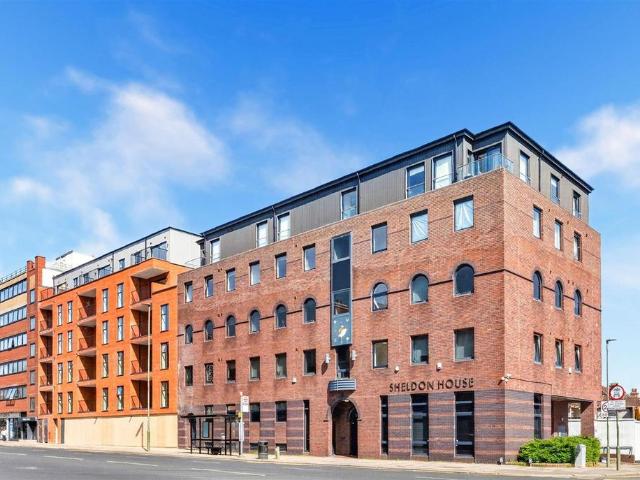 Flat for sale in Whetstone, Greater London