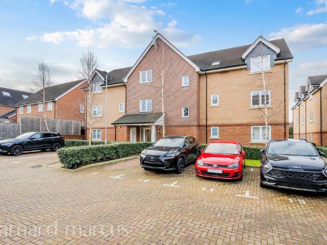 Flat for sale in Ewell, Surrey