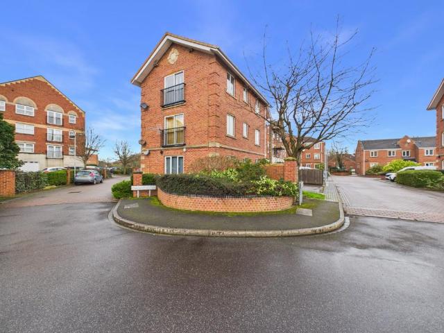 Flat for sale in Victoria Dock, Hull