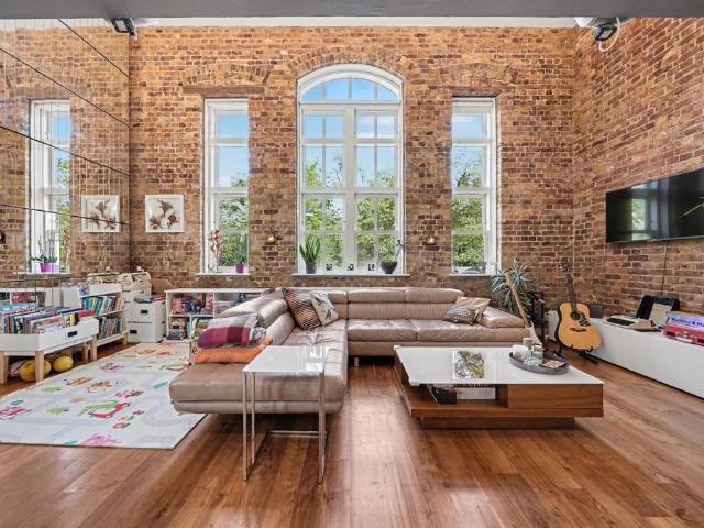 Flat for sale in Kilburn, Greater London