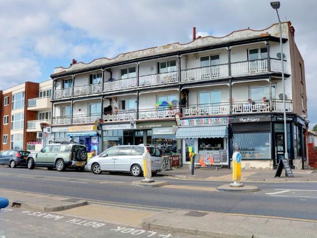 Flat for sale in Kursaal Estate, Alton Barnes
