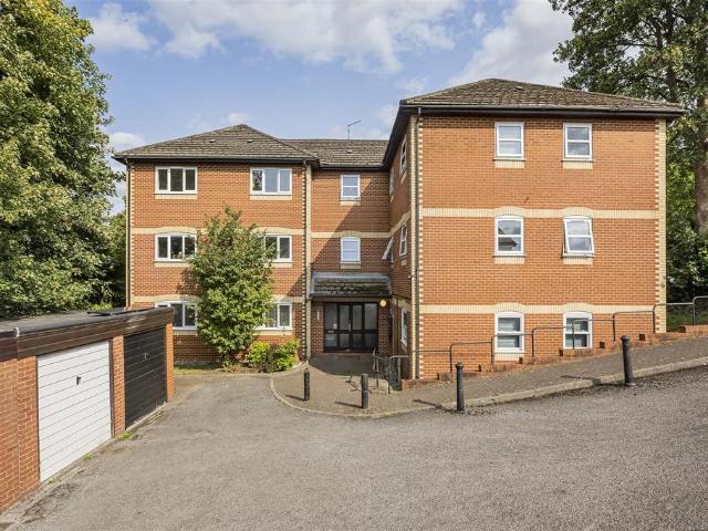 Flat for sale in Reading