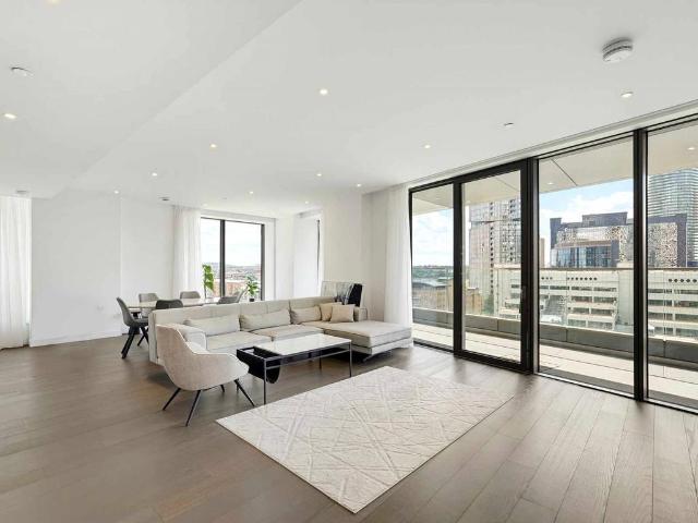 Flat for sale in Isle Of Dogs, Greater London