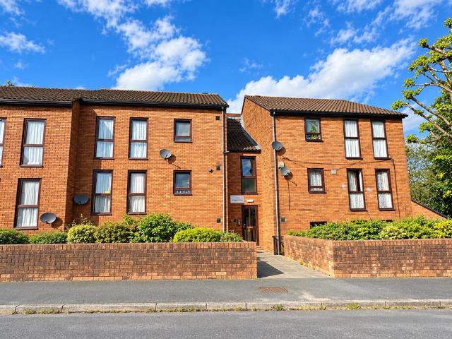 Flat for sale in Hanham, Kingswood