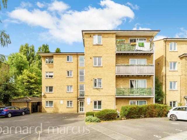 Flat for sale in Greater London