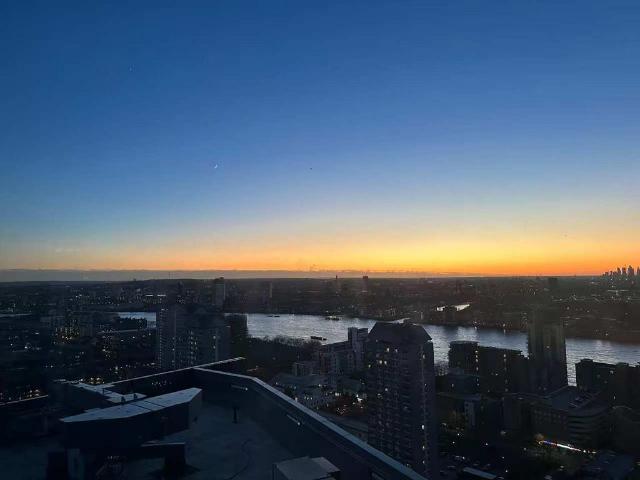 Flat for sale in Canary Wharf, Greater London