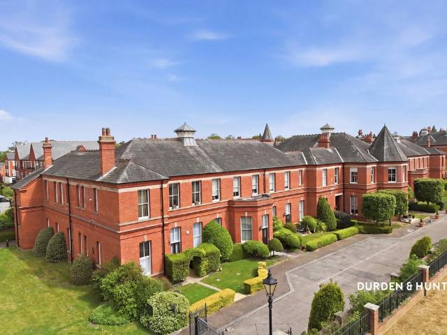 Flat for sale in Fairlop, Greater London