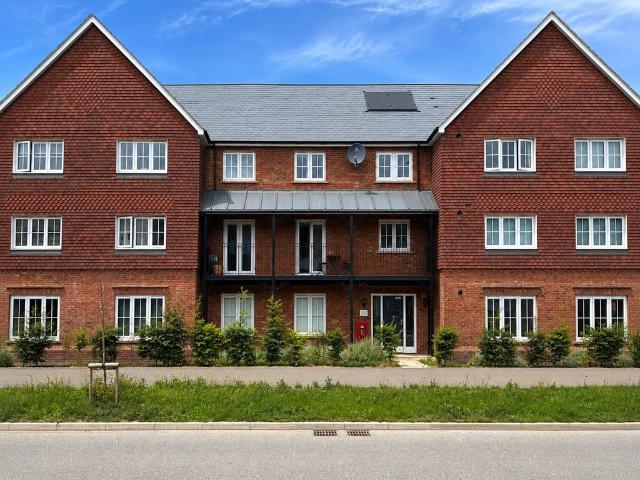 Flat for sale in Ladygrove, Berrick Salome