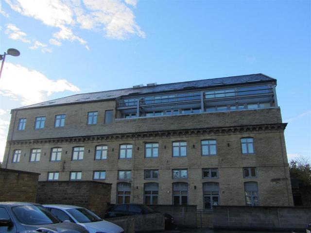 Flat for sale in Elland, West Yorkshire