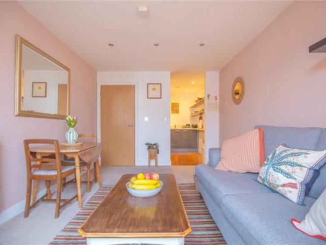 Flat for sale in Feckenham, City Of Bristol