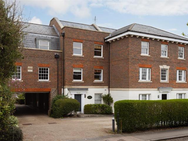 Flat for sale in Red Hill, Surrey