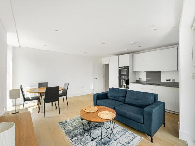 Flat for sale in London Borough of Lewisham, Blackheath