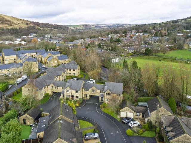 Flat for sale in Saddleworth, Pendock