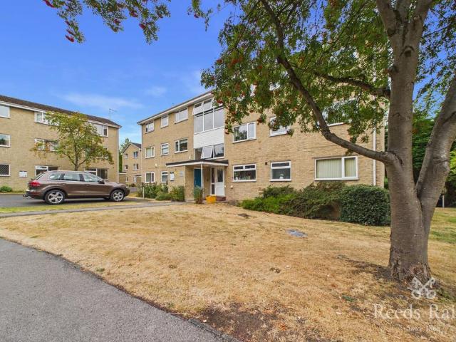 Flat for sale in Norfolk Park, South Yorkshire