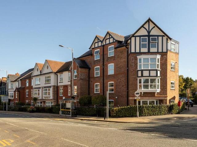Flat for sale in Alderley Edge