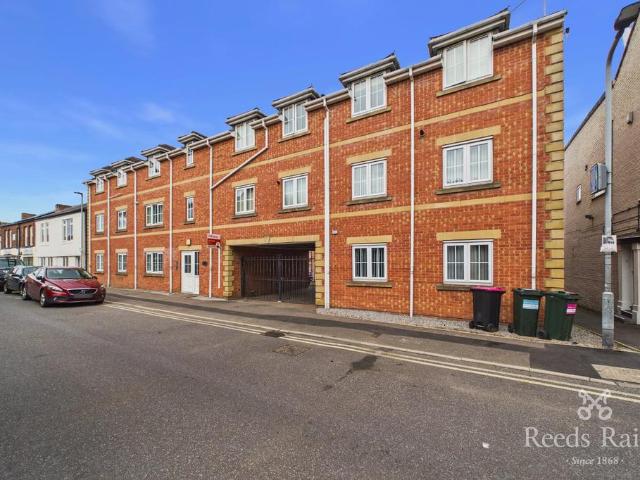 Flat for sale in Dinnington St. John's, Dinnington