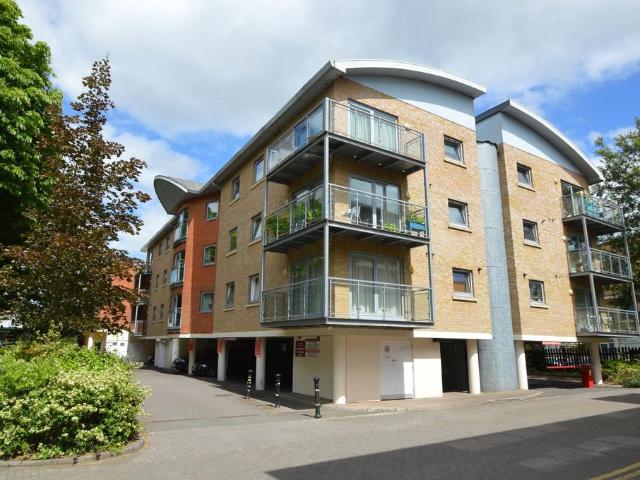 Flat for sale in Ashley Park, Surrey