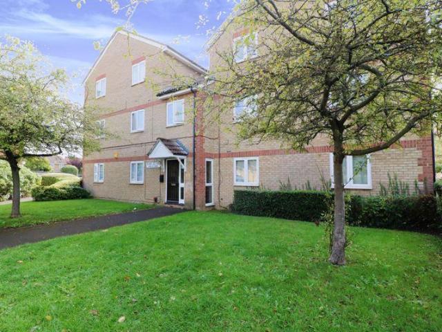 Flat for sale in Slough
