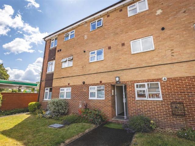 Flat for sale in Clewer Village, Windsor