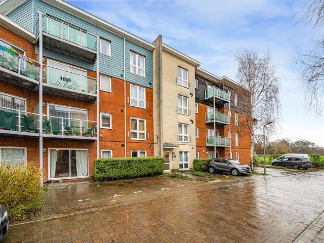 Flat for sale in London Borough of Lewisham, Greater London