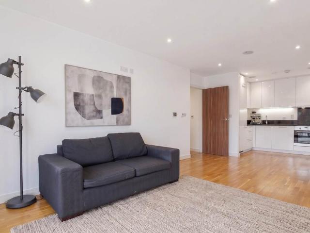 Flat for sale in Putney, Greater London