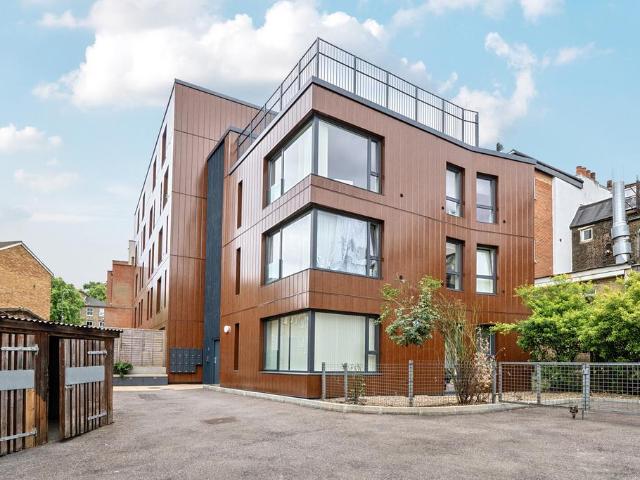 Flat for sale in London Borough of Lewisham, Greater London