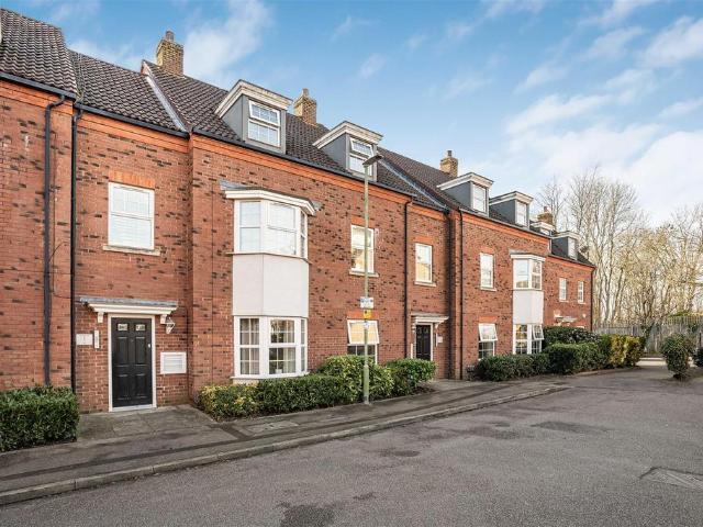 Flat for sale in Stanborough, Fretherne