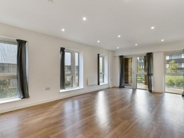 Flat for sale in Colindale, Greater London