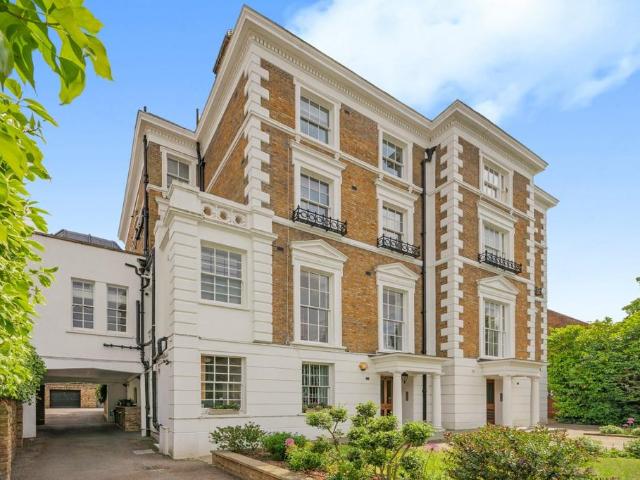 Flat for sale in St. John's Wood, Greater London