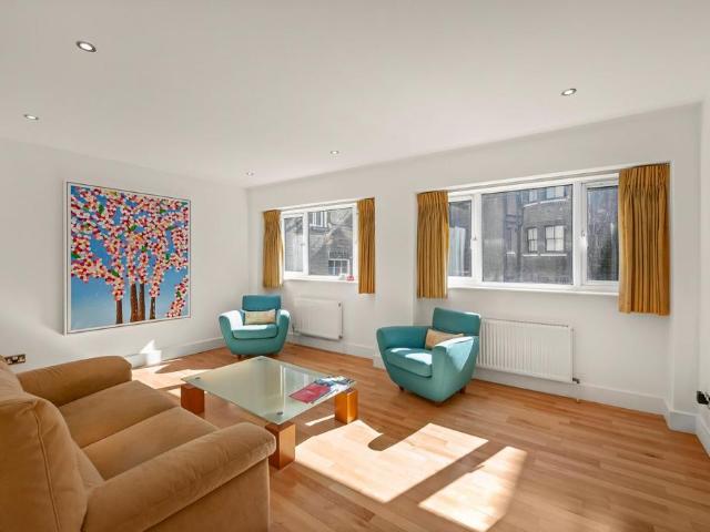 Flat for sale in Covent Garden, Mayfair