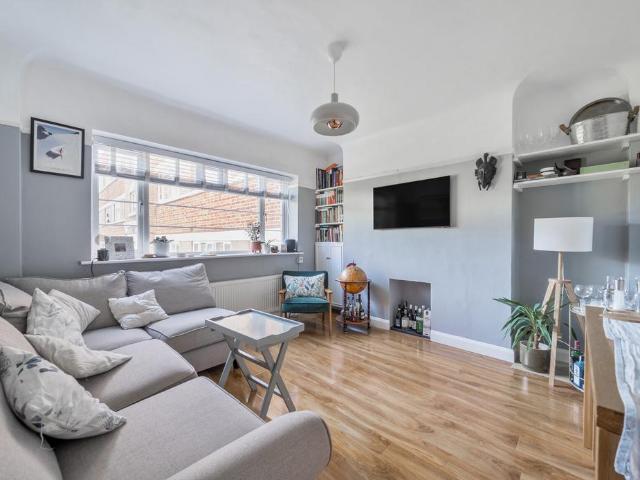 Flat for sale in Streatham Hill, Greater London