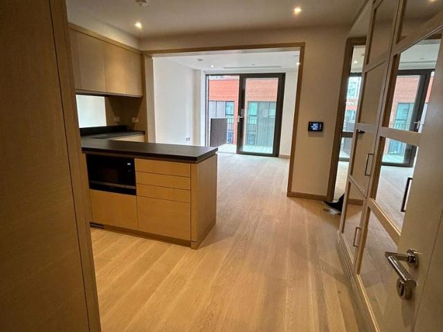 Flat for sale in Nine Elms, Greater London