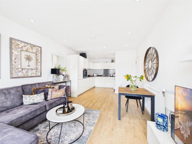 Flat for sale in Royal Borough of Greenwich, Greater London