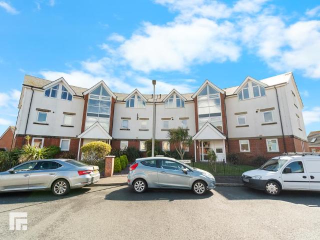 Flat for sale in Barry Island, Barry