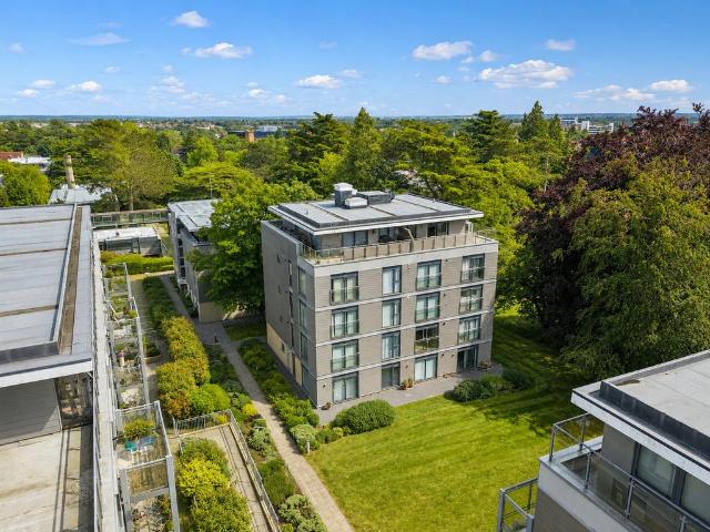 Flat for sale in St Albans, Five Acres