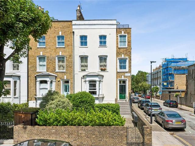 Flat for sale in Highbury, Greater London