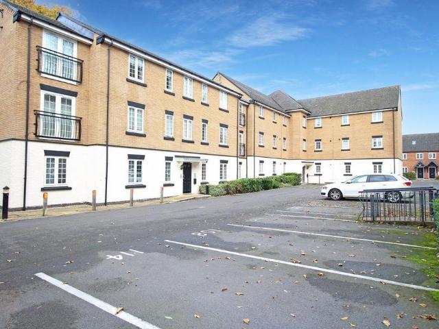 Flat for sale in Overslade, New Bilton