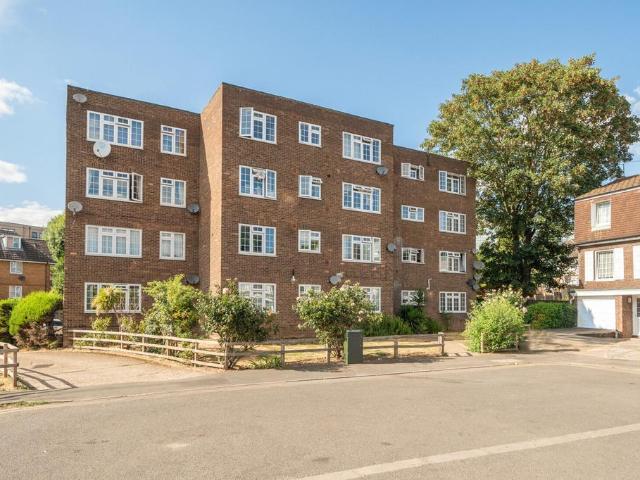 Flat for sale in Slough