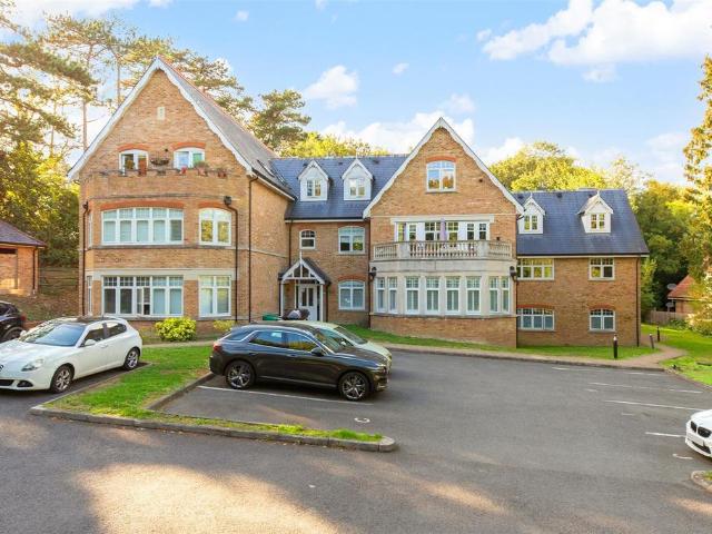 Flat for sale in London Borough of Croydon, Greater London