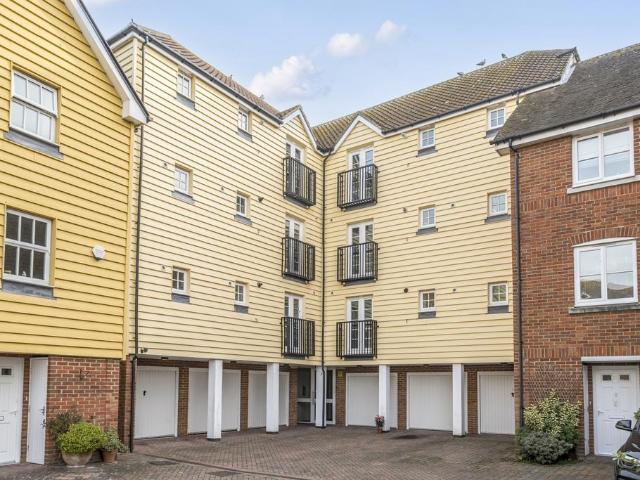 Flat for sale in Poulders Gardens, Dover
