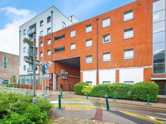 Flat for sale in North Watford, Hertfordshire